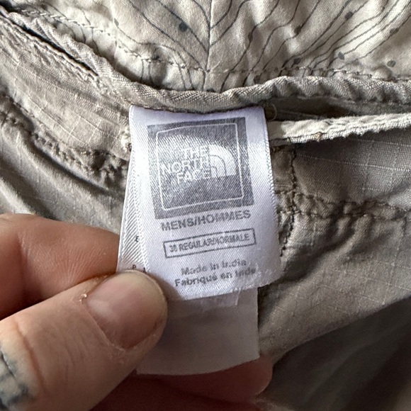 The North Face Cargo Style Shorts Men’s 38 - Picture 3 of 4